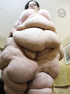 SSBBW / BBW POV facesitting giantess